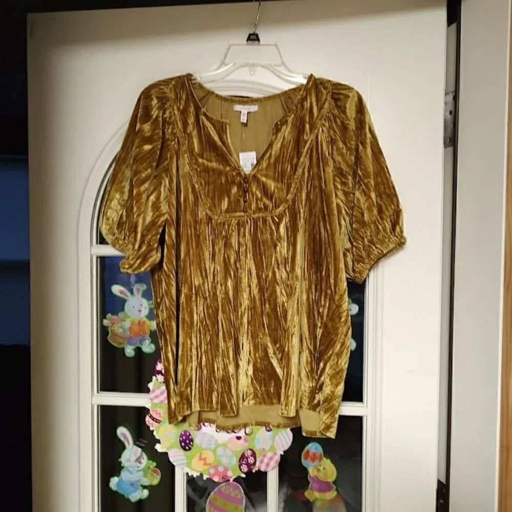 New Maurices Dark Gold Velour Feel Top Size Women's M